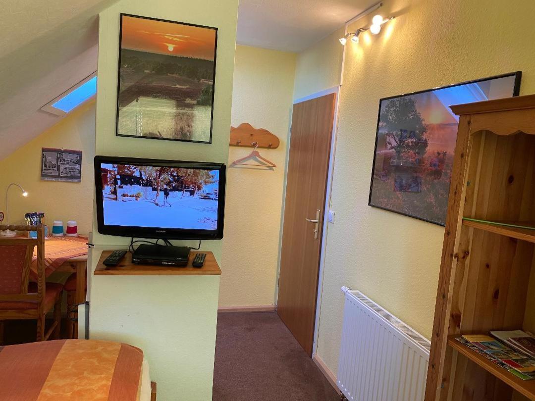 Gemuetliches Zimmer Zentral In Der Lueneburger Heide Шнефердинген Экстерьер фото